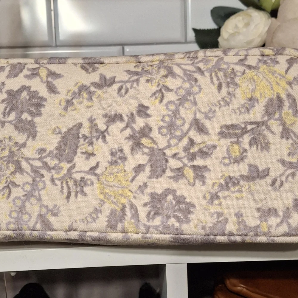 Lucky Brand Floral Women's Cosmetics Makeup Bag - Purple and Yellow NWT